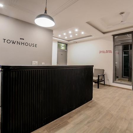 Townhouse 330 Dlf Phase-2 Near Leisure Valley Park Gurgáon Kültér fotó